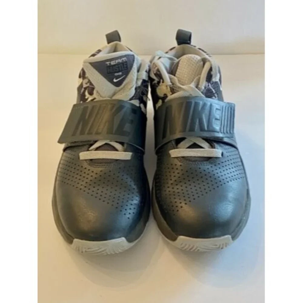 Nike Boys Hustle D 8 881941-010‎ Black Gray Basketball Shoes Sneakers Size 7Y